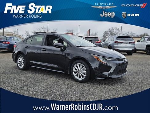 Used 2022 Toyota Corolla LE image 1