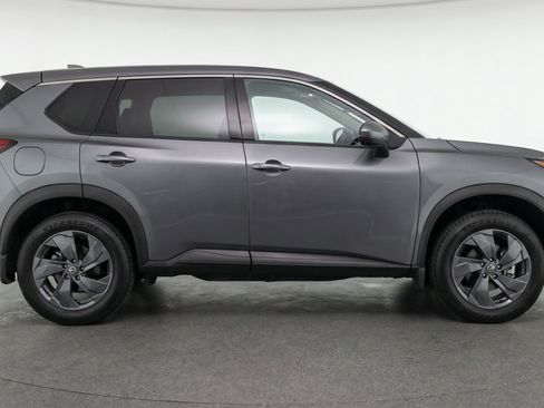 Used 2025 Nissan Rogue SV FWD image 11