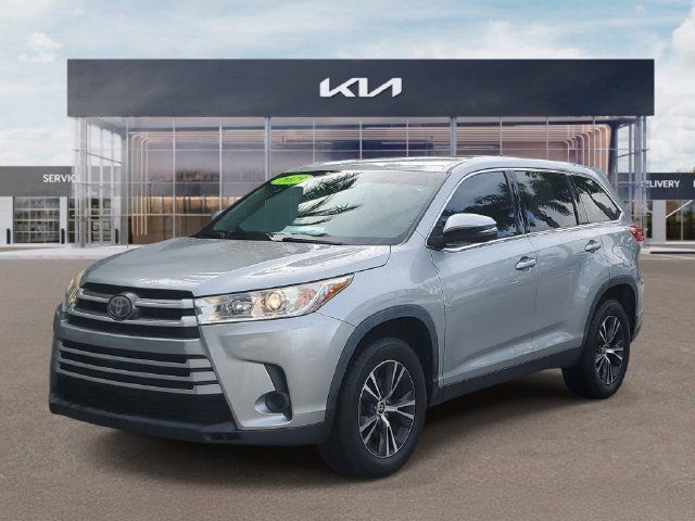 Used 2019 Toyota Highlander LE FWD image 3