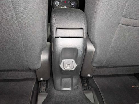 Used 2018 Jeep Renegade Latitude AWD/4WD image 22