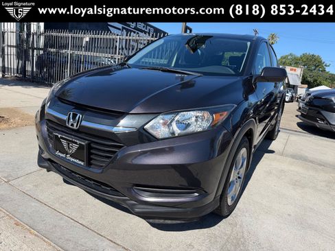 Used 2017 Honda HR-V LX image 3