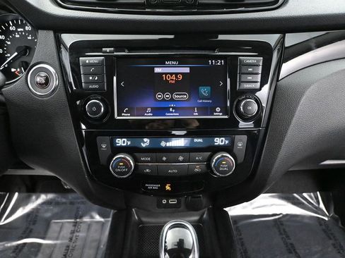 Used 2021 Nissan Rogue Sport SV image 33