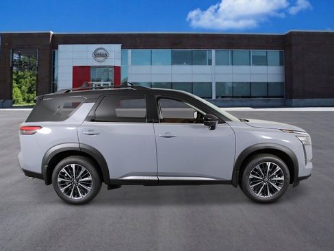 New 2026 Nissan Pathfinder Platinum FWD image 6