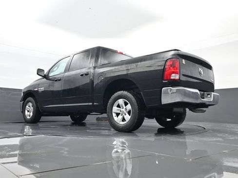 Used 2022 RAM 1500 4x4 Crew Cab Classic w/ Chrome Appearance Group image 22