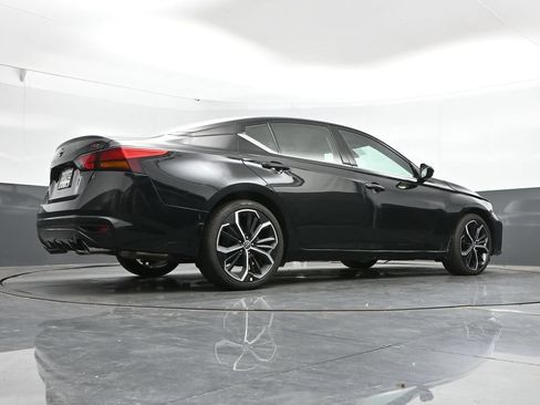 Used 2025 Nissan Altima 2.5 SR w/ SR Premium Package FWD image 40