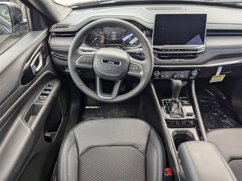 New 2026 Jeep Compass Latitude image 10