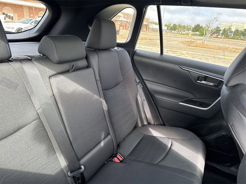 Used 2023 Toyota RAV4 SE image 33