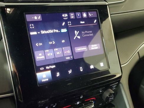 Used 2025 Jeep Grand Cherokee Altitude image 17