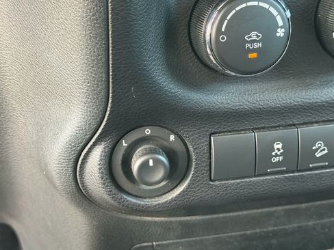 Used 2013 Jeep Wrangler Sport AWD/4WD image 11