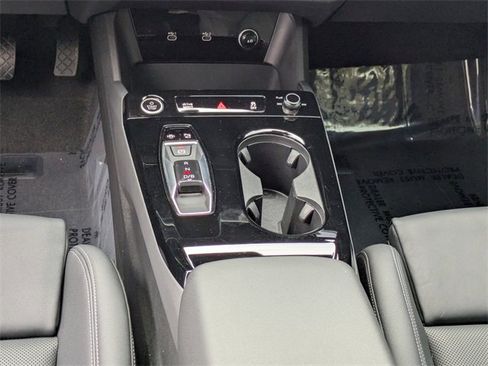 Used 2025 Audi Q6 e-tron Premium Plus w/ Premium Plus image 24