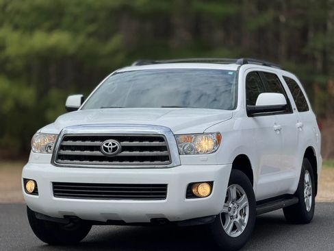 Used 2014 Toyota Sequoia SR5 w/ Premium Package image 1