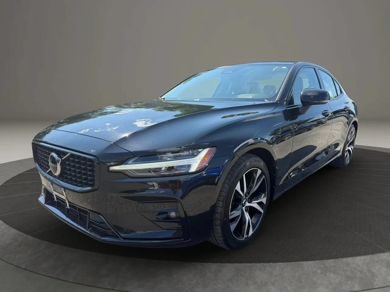 Used 2023 Volvo S60 B5 Plus AWD/4WD image 1