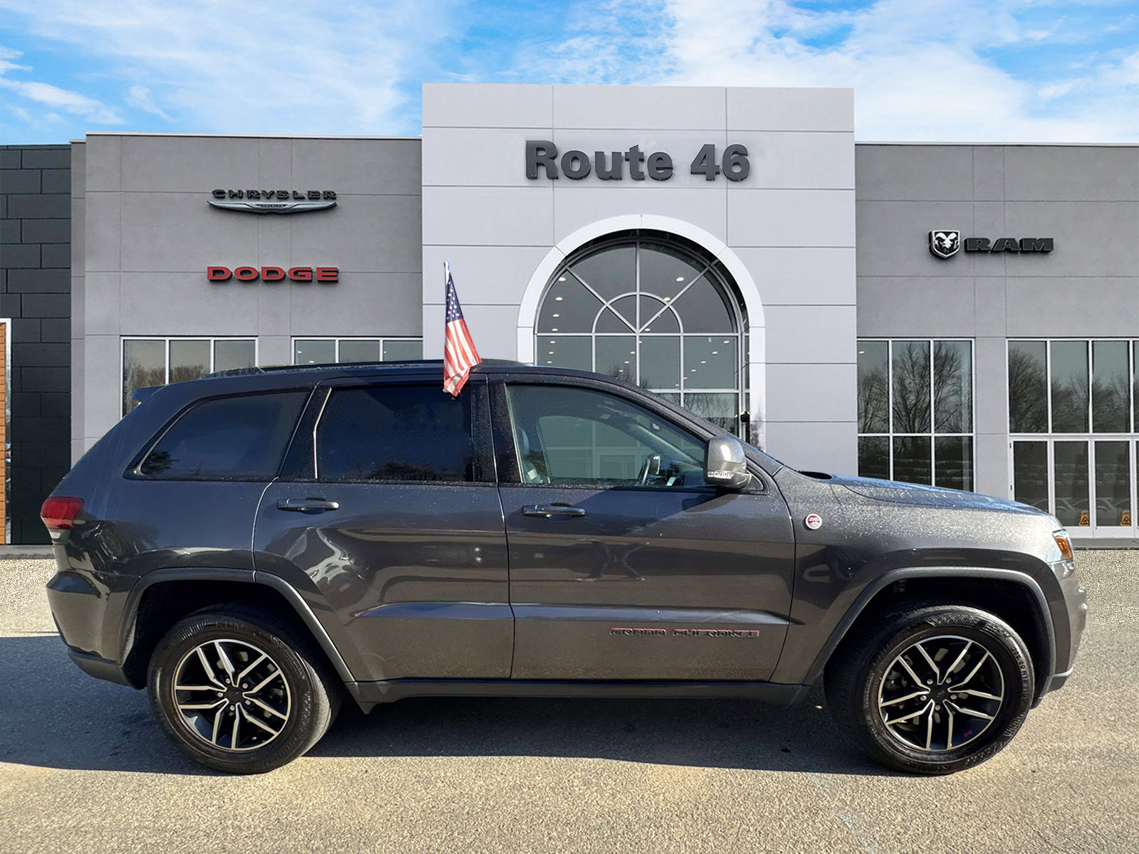 Used 2021 Jeep Grand Cherokee Trailhawk w/ Trailhawk Luxury Group AWD/4WD image 6