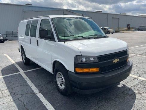 Used 2019 Chevrolet Express 2500 w/ Driver Convenience Package RWD image 4