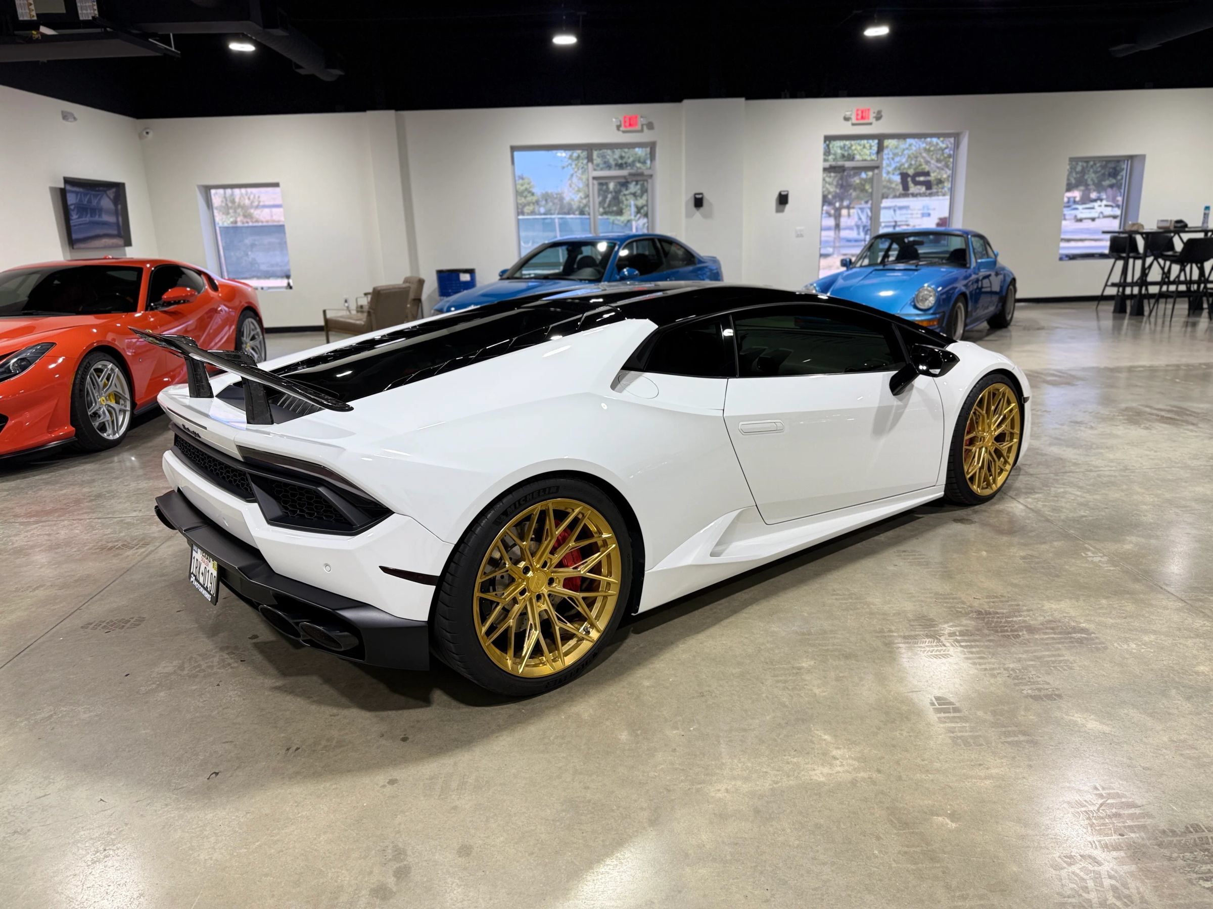 Used 2017 Lamborghini Huracan LP 580-2 RWD image 4