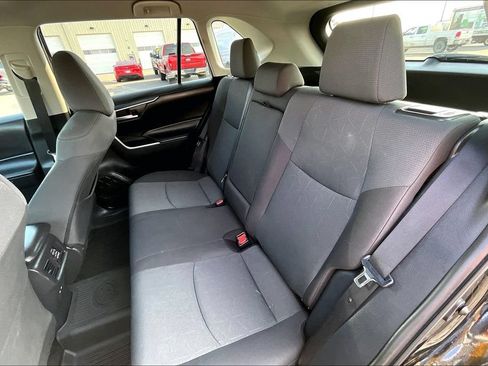 Used 2025 Toyota RAV4 XLE AWD/4WD image 25