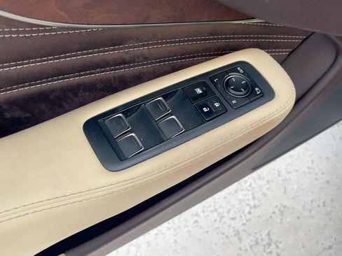 Used 2018 Lexus LS 500 w/ Accessory Package (Z2) image 21