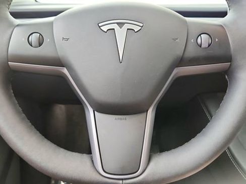 Used 2024 Tesla Model Y Long Range image 38