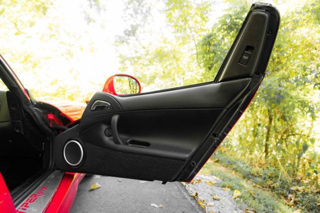 Used 2002 Dodge Viper GTS RWD image 42
