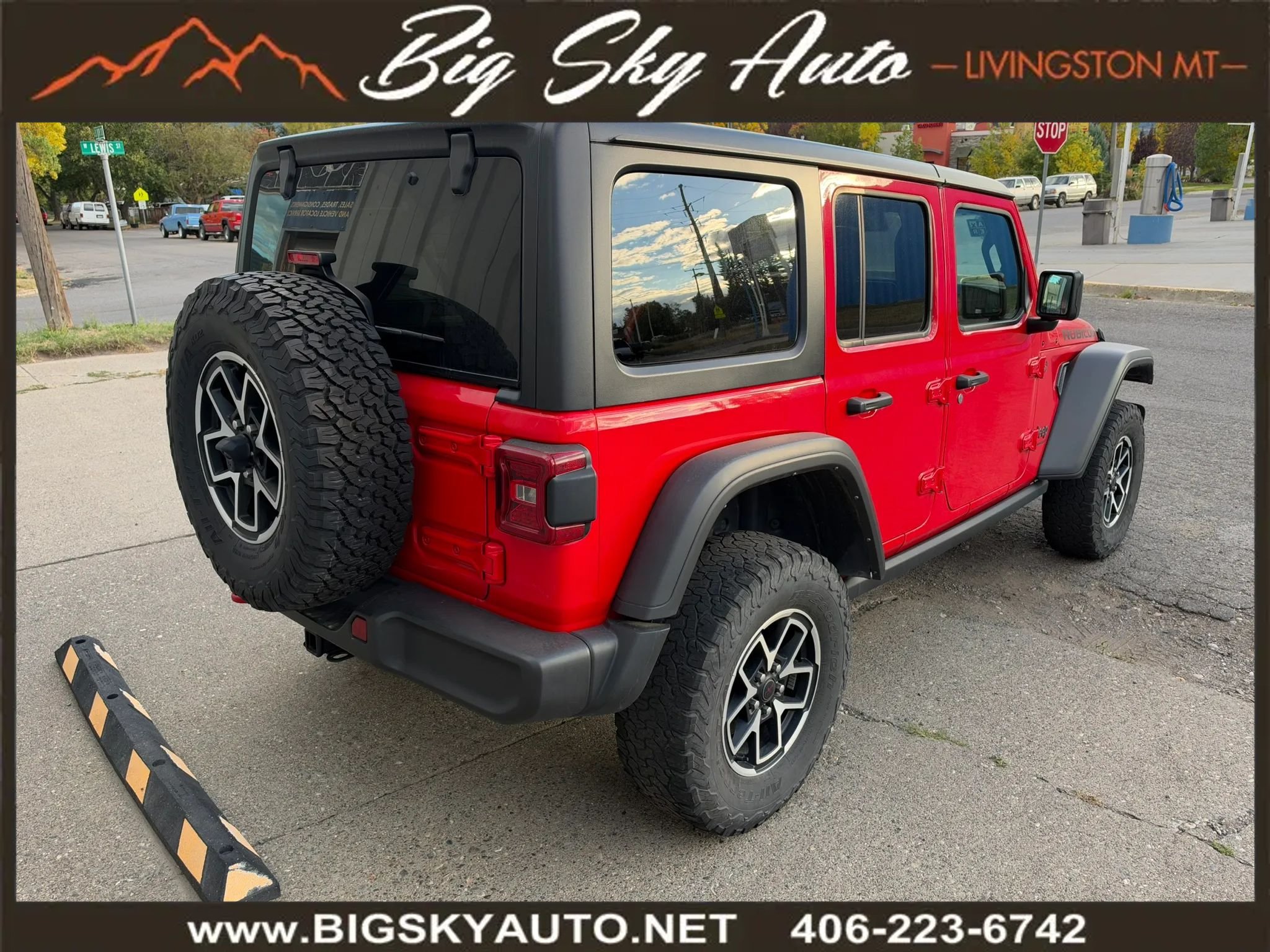 Used 2024 Jeep Wrangler Unlimited Rubicon AWD/4WD image 7