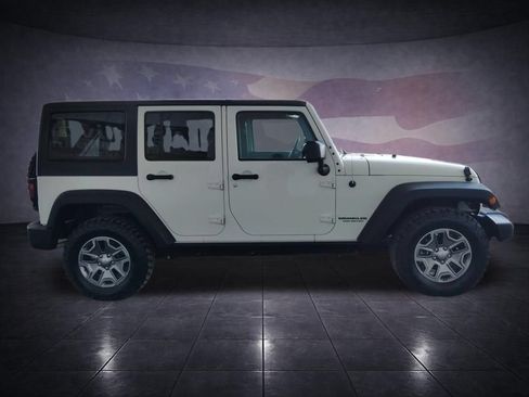 Used 2016 Jeep Wrangler Unlimited Rubicon w/ Connectivity Group AWD/4WD image 6
