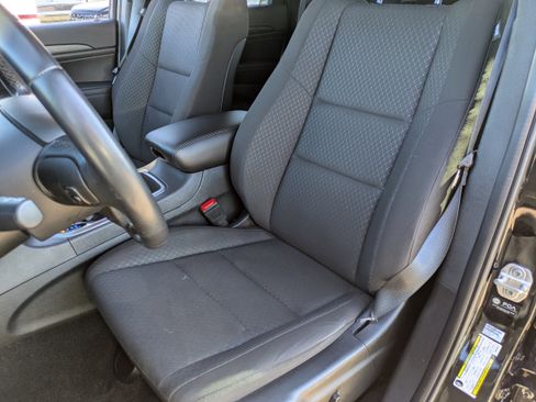 Used 2021 Jeep Grand Cherokee Laredo image 15