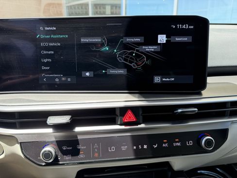 Used 2025 Kia Sorento EX w/ EX Panoramic Sunroof Package FWD image 22