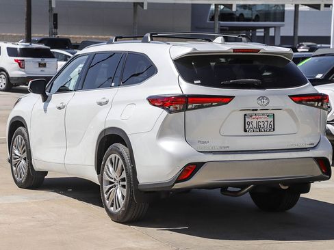 Used 2022 Toyota Highlander Platinum AWD/4WD image 8