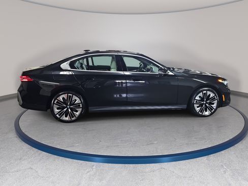 New 2027 BMW 530i xDrive AWD/4WD image 4