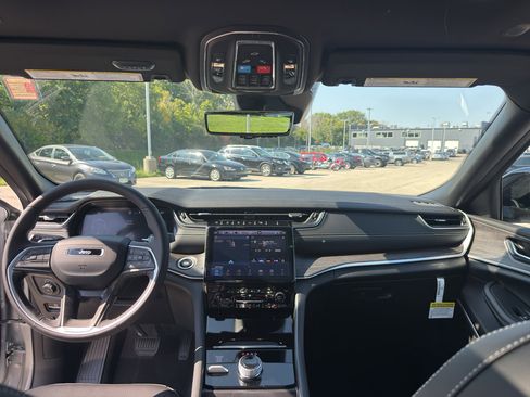 New 2025 Jeep Grand Cherokee L Limited w/ Luxury Tech Group II image 29