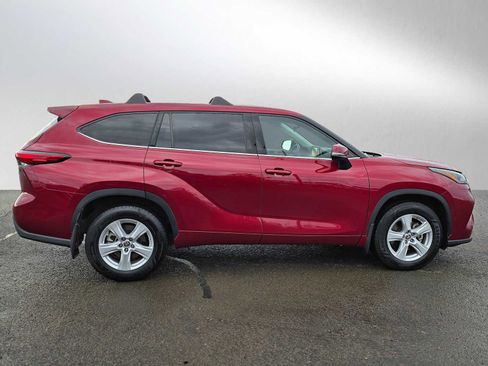 Certified 2020 Toyota Highlander LE image 2