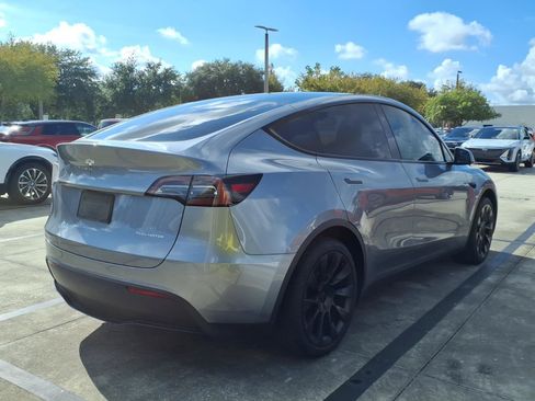 Used 2024 Tesla Model Y Long Range AWD/4WD image 10