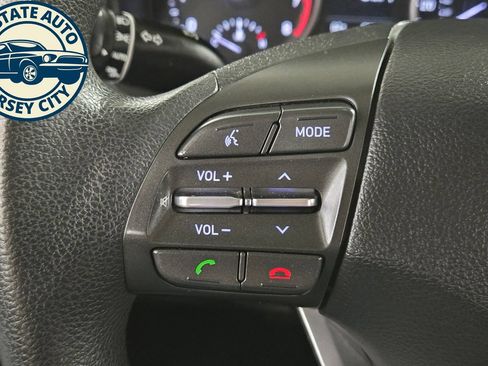 Used 2018 Hyundai Elantra GT FWD image 12