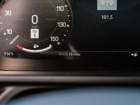 New 2026 Land Rover Defender 110 X-Dynamic SE AWD/4WD image 24