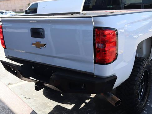 Used 2018 Chevrolet Silverado 1500 Custom w/ Custom Value Package AWD/4WD image 22