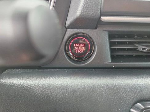 Used 2025 Honda Pilot Sport image 19