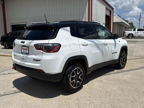 Used 2025 Jeep Compass Trailhawk AWD/4WD image 7