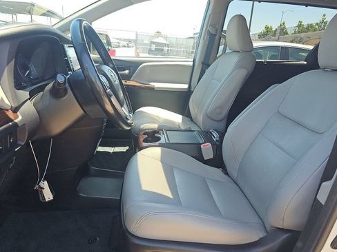 Used 2018 Toyota Sienna Limited w/ Carpet Mat Package FWD image 6
