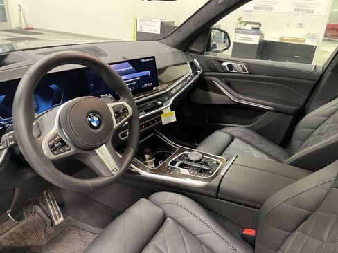 Used 2026 BMW X7 xDrive40i w/ M Sport Package image 10