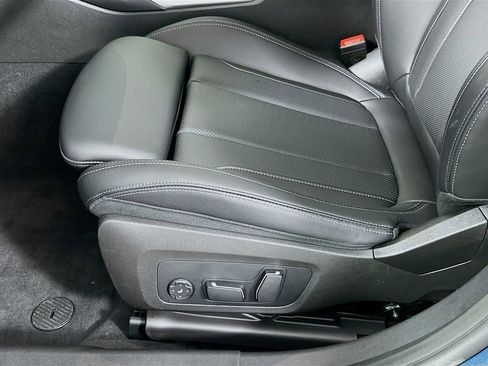 Used 2025 BMW 330i Sedan w/ Convenience Package image 20