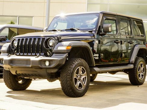 Used 2018 Jeep Wrangler Unlimited Sport S AWD/4WD image 8