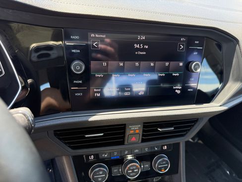 Used 2019 Volkswagen Jetta SEL Premium FWD image 12