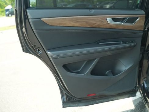 Used 2025 Volkswagen Atlas SE FWD image 16