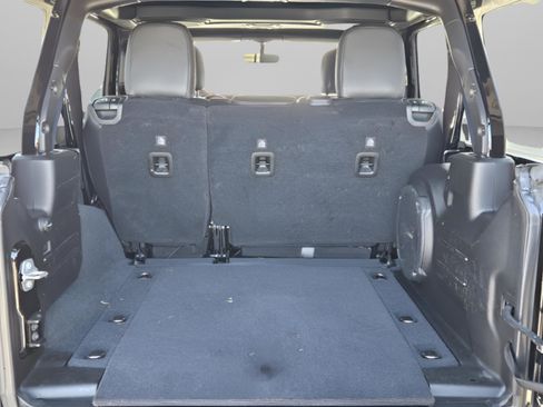 Used 2022 Jeep Wrangler Unlimited Rubicon w/ Xtreme Recon 35" Tire Package image 29