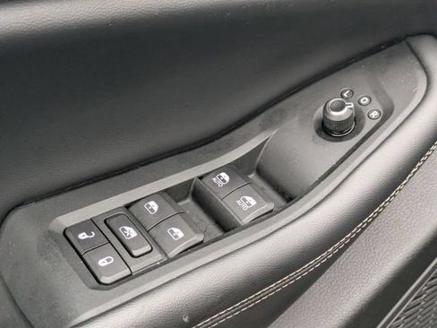 Used 2023 Jeep Grand Cherokee Limited AWD/4WD image 12