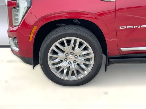 Used 2025 GMC Yukon Denali w/ Sun & Power Step Package image 12