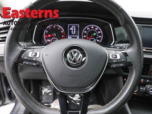 Used 2021 Volkswagen Jetta SE w/ SE Cold Weather Package image 10