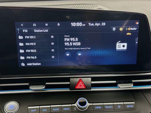 Used 2024 Hyundai Elantra Limited FWD image 21