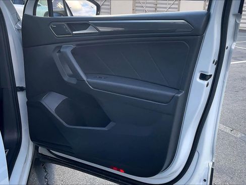 Used 2019 Volkswagen Tiguan SEL Premium w/ 3rd Row Seat Package image 25