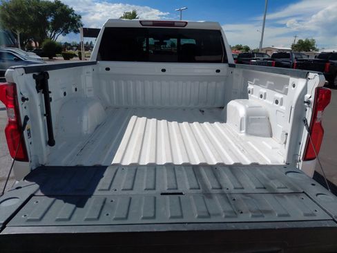 Used 2021 Chevrolet Silverado 1500 LT Trail Boss w/ Convenience Package II AWD/4WD image 6